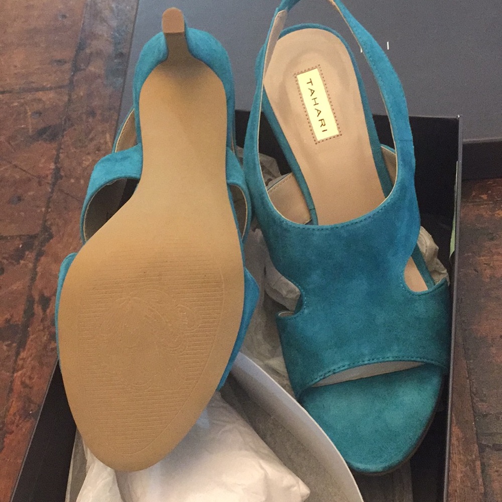 Beautiful Tahari “Whitney” blue suede leather  NIB - Picture 6 of 8